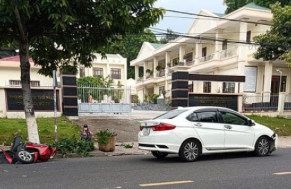 Nghị định 168 - Lỗi trừ 2 điểm GPLX ô tô: Điều khiển xe không đi bên phải theo chiều đi của mình