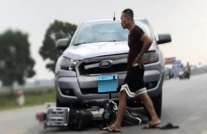 Nghị định 168 - Lỗi trừ 10 điểm GPLX: Điều khiển xe máy đi vào vòng xuyến không đúng quy định gây TNGT