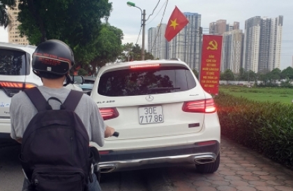 Nghị định 168 - Lỗi trừ 4 điểm GPLX ô tô: Điều khiển xe đi trên vỉa hè