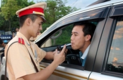 Nghị định 168 - Lỗi trừ 10 điểm GPLX ô tô: Điều khiển xe trên đường mà trong máu hoặc hơi thở có nồng độ cồn