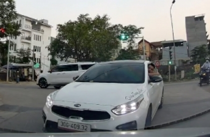 Nghị định 168 - Lỗi trừ 2 điểm GPLX ô tô: Đi vào đường cấm, có biển cấm loại phương tiện đang điều khiển