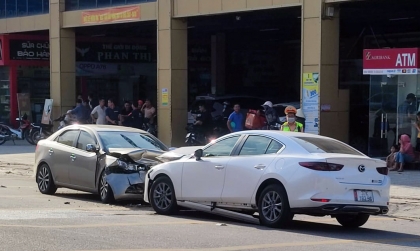 Ảnh TNGT: Mazda3 đọ độ cứng cùng đối thủ KIA Forte