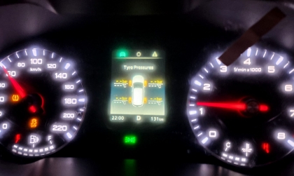 MG ZS lux đi được 2 ngày lỗi cảm biến áp suất và hơi nước vào đồng hồ