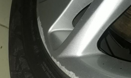 Xin cách làm giảm vết xước mâm xe Innova