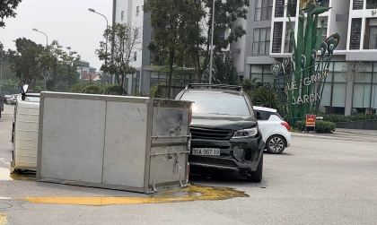 Ảnh TNGT: KIA Sorento BKS 30A 96719 đâm lật xe chở trứng