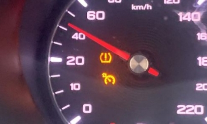 Xe MG5 của em bị lỗi này là gì các bác nhỉ?