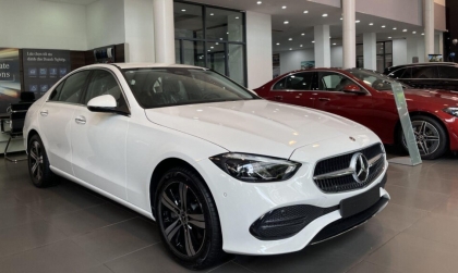 Bảng giá xe Mercedes-Benz tháng 8: C-Class được đại lý ưu đãi 50% phí trước bạ