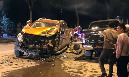 Clip TNGT: Toàn cảnh Ford Ranger 29C 81183 đấu đầu với Nissan Navara 24C 08791 tại Lào Cai