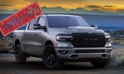 Triệu hồi bán tải RAM 1500 do lỗi đèn báo rẽ