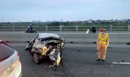 Clip TNGT: Toàn bộ hình ảnh về tai nạn giữa Hyundai Tucson và Toyota Vios trên cầu Vĩnh Tuy (Hà Nội)