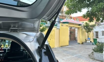 Phuộc nâng cốp sau của Mitsubishi Xpander bị chảy dầu, xử lý thế nào?