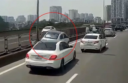 Clip TNGT: Chiếc Hyundai Grand i10 đen đủi nhất trong năm