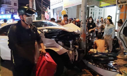 Ảnh TNGT: Hyundai Accent BKS 72A 70821 gây tai nạn liên hoàn kéo dài hơn 1km