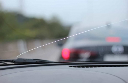 Kính chắn gió Mazda CX-5 bị nứt nên thay hãng hay thay ngoài?