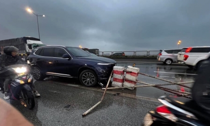 Ảnh TNGT: Trời mưa hạn chế tầm nhìn, VinFast Lux SA