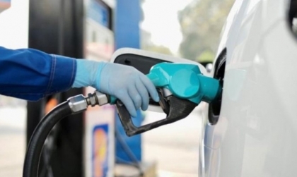 Xin tư vấn xử lý triệt để xe Altis bị đổ nhầm dầu