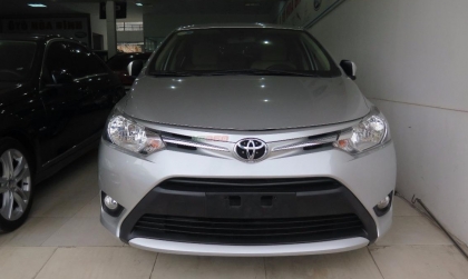 Toyota Vios bị cháy một bên đèn pha, nên thay cả hai hay không?