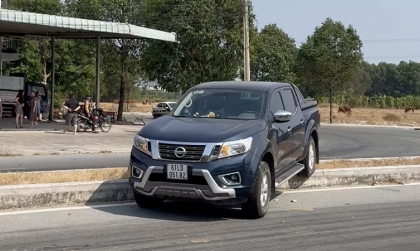 Clip TNGT: Toàn cảnh Toyota Altis 61A 34416 đâm suýt lật Nissan Navara