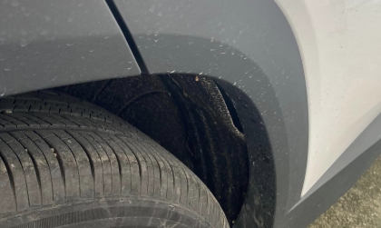 Tucson mới dùng 1 năm đã bị xệ chắn bùn thì phải làm thế nào?