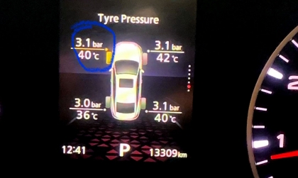 MG ZS hiện cảnh báo áp suất dù lốp không xịt