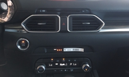 Có bác nào Mazda CX-5 bị giật giật khi bật điều hòa không ạ?