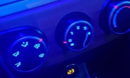 Xe Grand i10 bị vỡ nút điều hòa này phải làm sao?