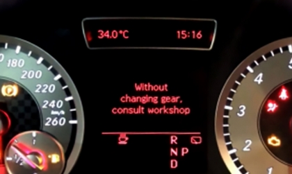 Mercedes-Benz A200 báo lỗi không chuyển số