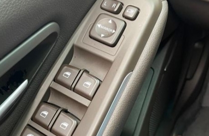 Có bác nào bị lỗi cửa điện với gương như xe Lux A của em không?