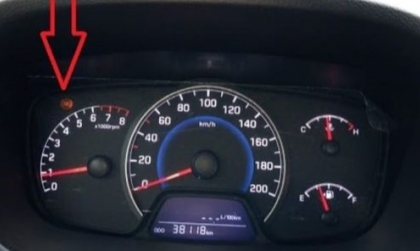 Lỗi trên bảng đồng hồ của Hyundai Grand i10 này có phải do phanh không?