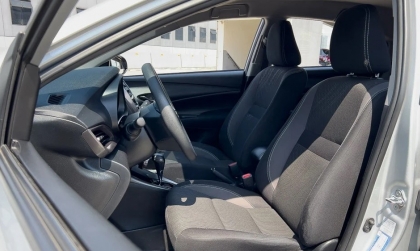 Kính lái Toyota Vios kêu két két khi kéo lên xuống