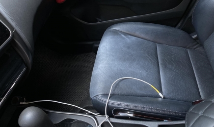 Xin cách tẩy vết kem trộn trên ghế da Honda City?