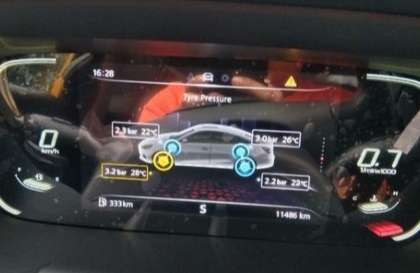 Một lốp xe MG5 báo thế này là lỗi gì ạ?