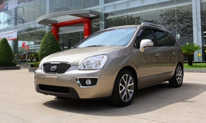 Xe Kia Caren S chết máy khi đỗ và chạy điều hòa do đâu?