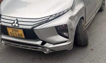 Ảnh TNGT: VinFast VF 8 bị Mitsubishi Xpander 29H 92388 đâm gãy bánh trước