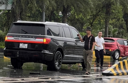 Clip TNGT: Lincoln Navigator 30G 82215 đâm VinFast VF 5 bung túi khí