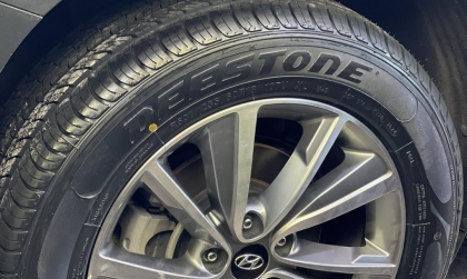 Xe Tucson bị như này có phải báo ảo áp suất lốp không các bác?