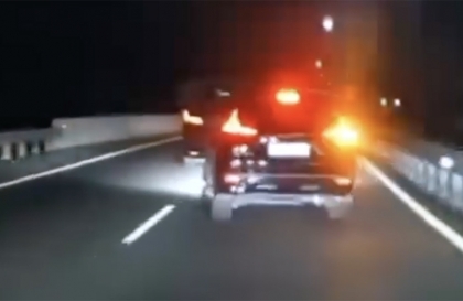 Clip TNGT: Tài xế Mitusbishi Xpander lĩnh đủ vì thói quen lái xe cực ẩu
