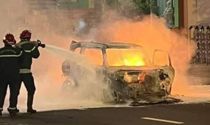 Ảnh TNGT: VinFast VF 3 bốc cháy không rõ nguyên nhân