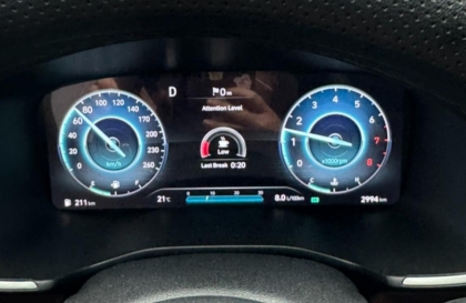 Hyundai Santa Fe hiện cảnh báo màu đỏ trên đồng hồ thế này?
