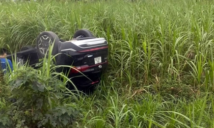 Ảnh TNGT: Hyundai Santa Fe mất lái