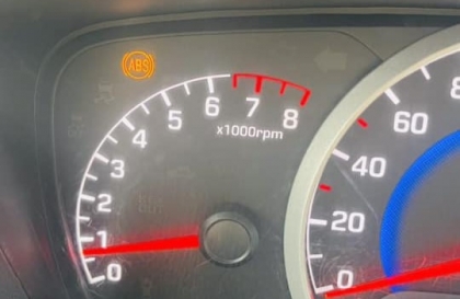 Hyundai Grand i10 báo lỗi thế này có tự sửa được không?