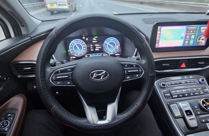 Các bác đi hyundai santa fe có bị rung vô lăng khi lên 100 km/h không?