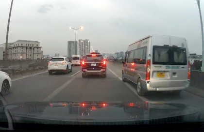 Ý thức giao thông: 30 triệu tiền phạt nộp ngân sách nhà nước - 5 GPLX bị trừ điểm chỉ trong 1 đoạn clip dài hơn 20 giây