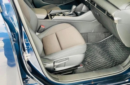 Tiếng vè vè ở cửa phụ xe Mazda 3 do đâu nhỉ?