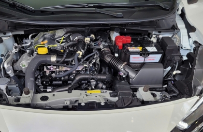 Sau khi thay bình thì xe Nissan Almera báo lỗi cá vàng thì phải làm thế nào?