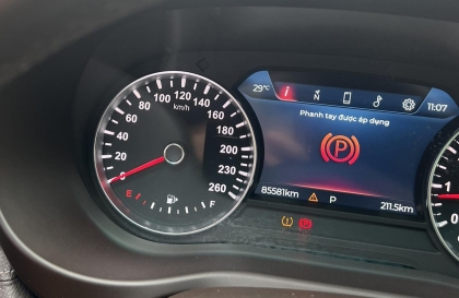 Xe VinFast Lux A không báo vạch xăng là bị gì?