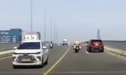 Clip: Vượt nữa đi, vượt khoẻ lên anh giai Ford Explorer ơi...