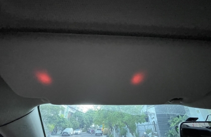 Sao xe Toyota Rush lại tự nhiên sáng hai đèn mờ thế này?