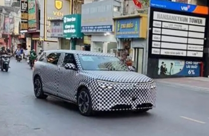 Phiên bản mới của VinFast VF 9 chạy thử trên đường, chuẩn bị ra mắt vào ngày 20/6?