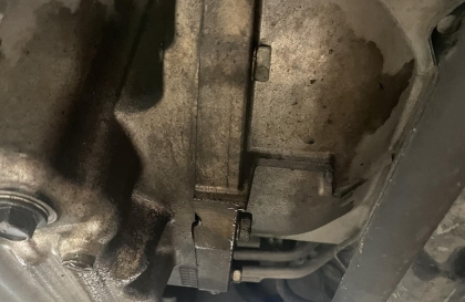 Chỗ hộp số xe Toyota Rush bị rỉ nhớt có vấn đề gì không nhỉ?